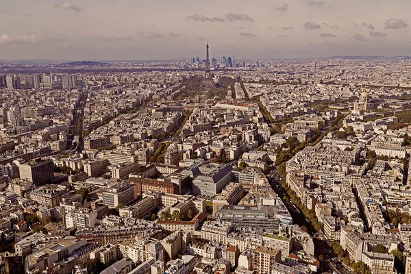 Vue aérienne vintage avec tour Eiffel et quartier de la Défense à — Photo