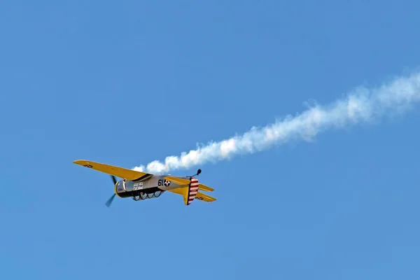 Aviões vintage fazendo demonstrações 8 — Fotografia de Stock