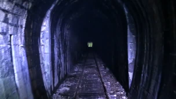 Oude berg trein tunnel 5 — Stockvideo