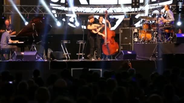 Jazzový koncert a světlo — Stock video