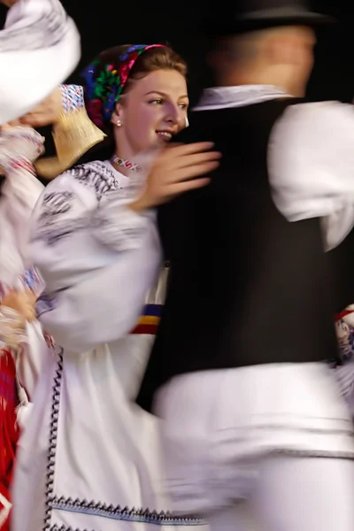 罗马尼亚民俗舞者表演1 — 图库照片