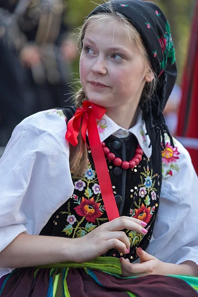 Ung kvinna från Polen i traditionell kostym 2 — Stockfoto