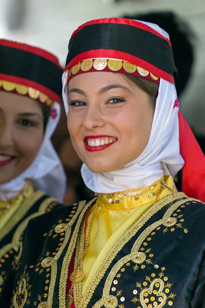 Geleneksel kostümlü Türkiye 'li genç kızlar — Stok fotoğraf