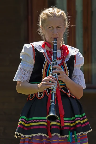 Young singer girl at clarinet from Poland in traditional costume — Stock Photo, Image