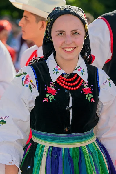 Ung kvinna från Polen i traditionell kostym 5 — Stockfoto