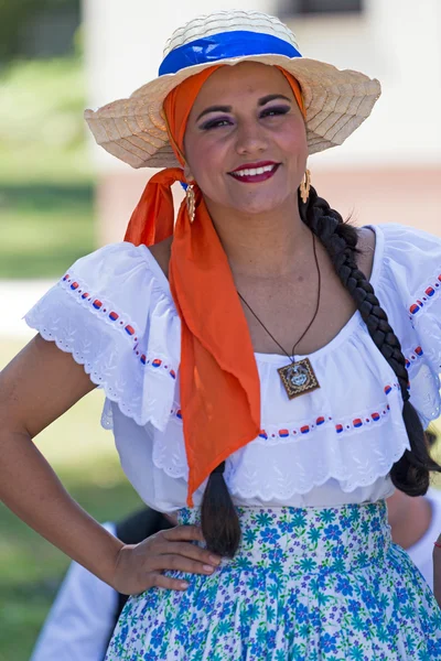 Młoda kobieta z Kostaryki w tradycyjnym stroju 6 — Zdjęcie stockowe