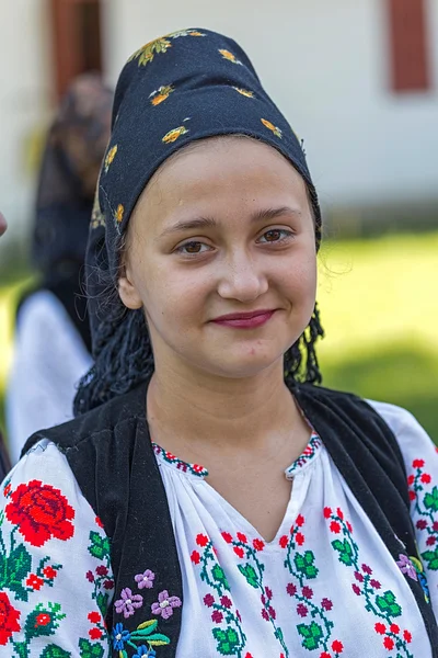 Mladá žena z Rumunska v kroji 18 — Stock fotografie