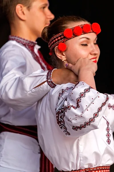 Young Ukrainian dancers in traditional costume — Stock Photo, Image