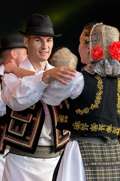 Bailarines rumanos en traje tradicional 1 —  Fotos de Stock