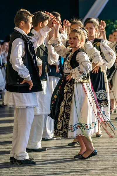Dětské rumunské tanečnice v kroji 1 — Stock fotografie