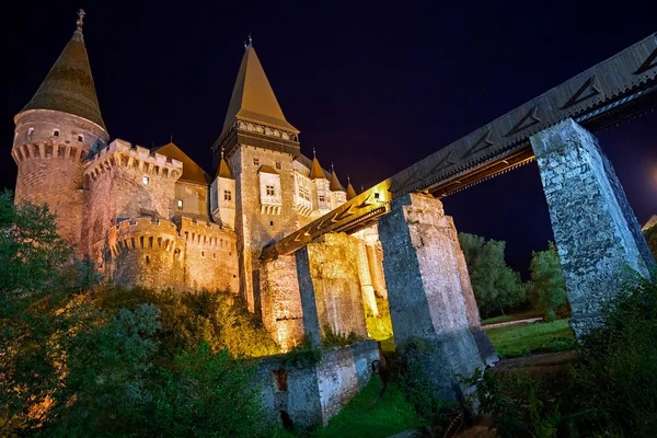 Natt syn på Corvin castle — Stockfoto