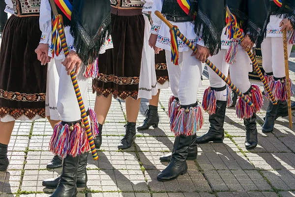 Χορευτές από τη Ρουμανία με παραδοσιακή φορεσιά — Φωτογραφία Αρχείου