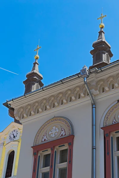 Decoraciones arquitectónicas en la fachada del Vicariato de Serbia en —  Fotos de Stock