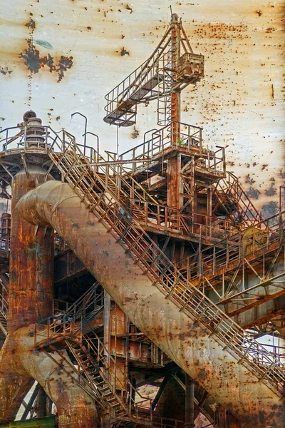 古い鋼炉でさびた背景 — ストック写真