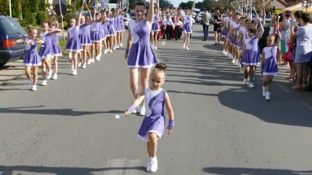 Geçit töreni küçük ponpon kızlar 1 — Stok video
