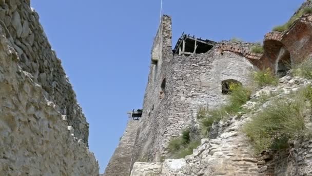 Vista panorámica de una parte interior de la ciudadela de Deva — Vídeos de Stock