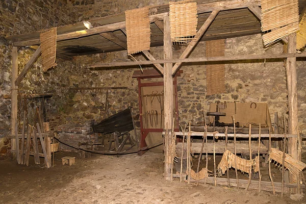 Kleine workshop in het kasteel van Corvin, Hunedoara, Roemenië — Stockfoto