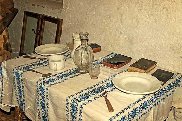 Foto antigua con interior de la casa tradicional rumana — Foto de Stock