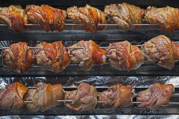 Řádky kuřat, vaření na grilem — Stock fotografie