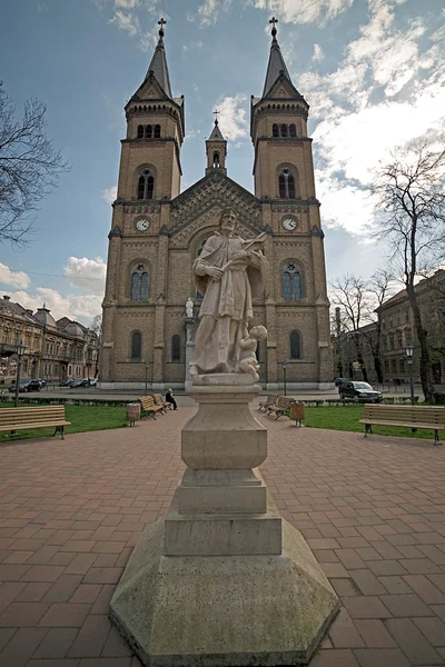 观的千年大教堂圣 Nepomuk 的雕像 — 图库照片