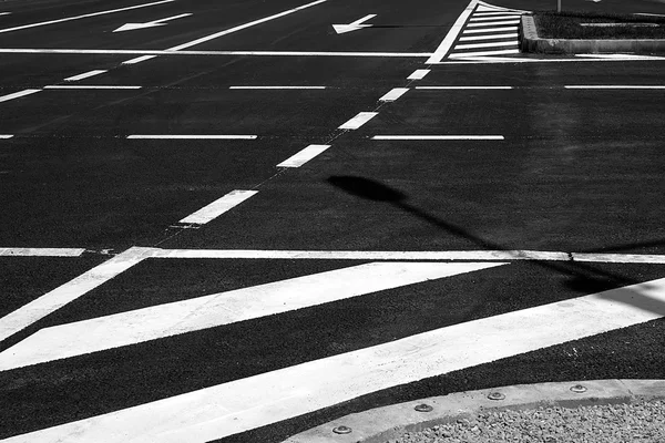 Detalhe de umas linhas de tráfego em asfalto — Fotografia de Stock
