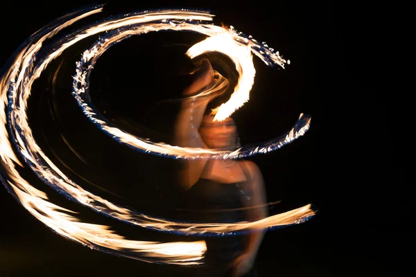 Fire woman inshow — Stock Photo, Image