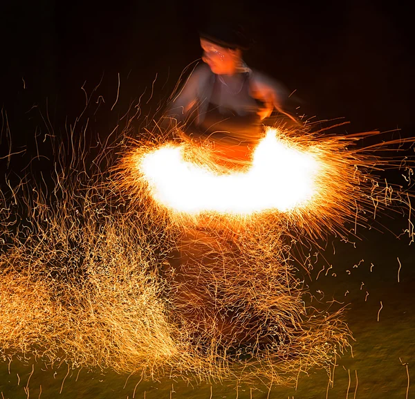 Fire žena inshow — Stock fotografie