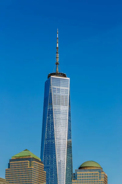 ニューヨーク マンハッタン 2020年3月9日 午後の光の中で 1つの貿易センターを含む高層ビルの眺め — ストック写真
