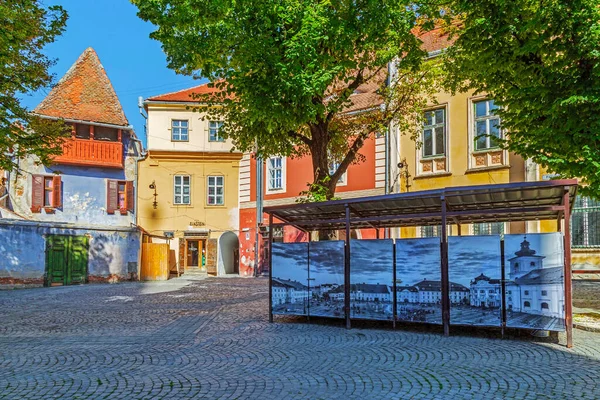 Sibiu Transylvania Romania Julio 2020 Plaza Huet Con Fotografías Época — Foto de Stock