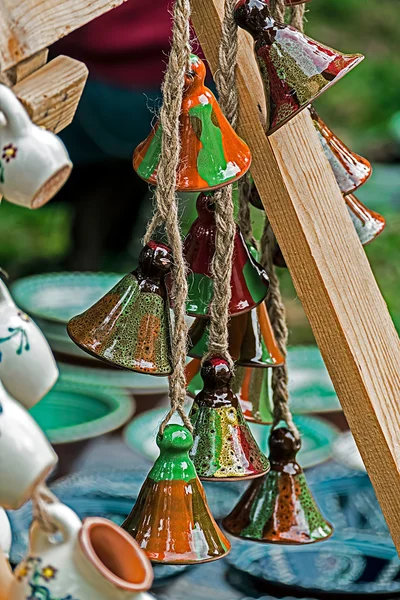 Campana de cerámica colgando — Foto de Stock