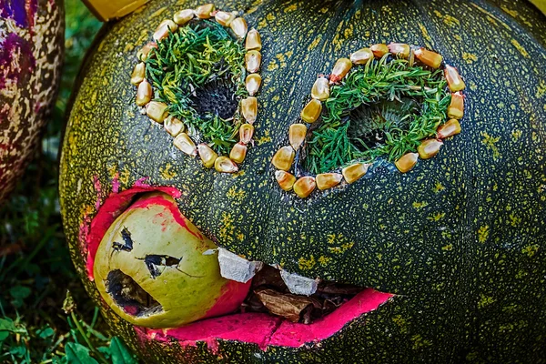 Calabaza de Halloween pintada por niños 2 —  Fotos de Stock