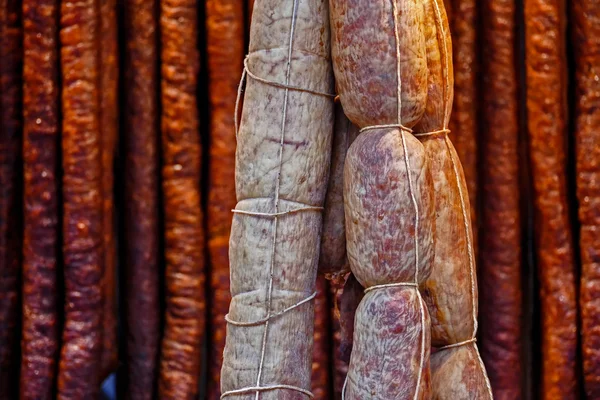 罗马尼亚香肠 (carnati)，熏制和干 3 — 图库照片