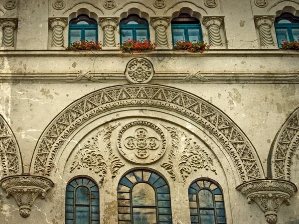 Vieille photo avec détail de façade du bâtiment de l'hôtel de ville de Timisoar — Photo