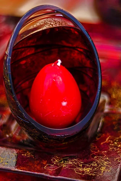 Festlig påsk arrangemang med en ägg-formade ljus — Stockfoto