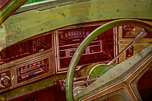 Staré Pohlednice s řidiče kokpitu klasické veteránem 4 — Stock fotografie