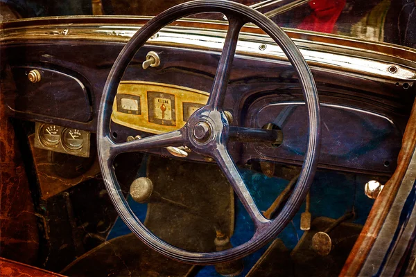 Oude ansichtkaart met rijbewijs cockpit van een vintage oldtimer 5 — Stockfoto