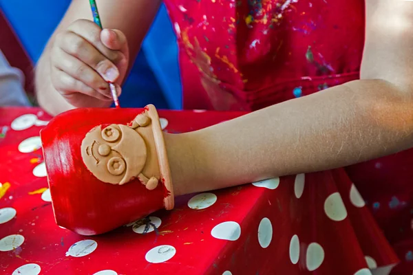Niños pintando cerámica 15 —  Fotos de Stock