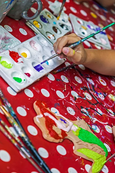 Children painting pottery 21 — Stock Photo, Image