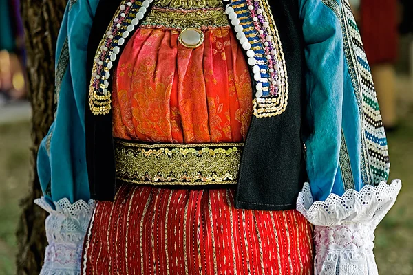 Παραδοσιακή ουκρανική φορεσιά λαϊκή για τις γυναίκες — Φωτογραφία Αρχείου