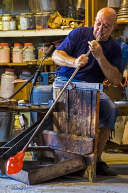 Glassworker Murano glassfactory 1 eylem