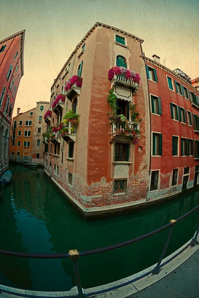 Fisheye θέα σε ένα κανάλι στη Βενετία της Ιταλίας — Φωτογραφία Αρχείου