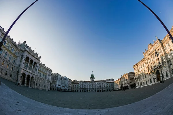 Fisheye vista com Praça da Unidade Italiana em Trieste, Itália — Fotografia de Stock