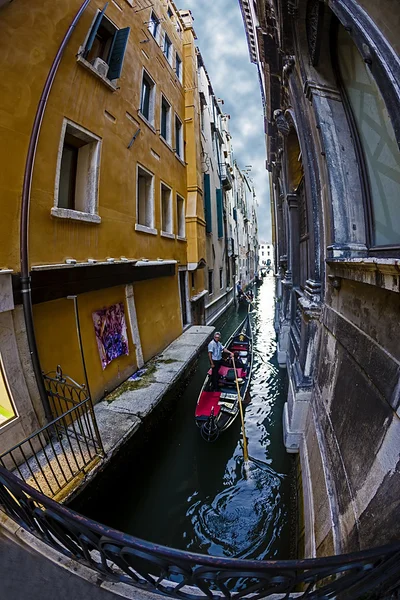 Вид на один канал в Венеции, Италия 4 — стоковое фото