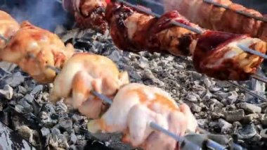 Satır bir et lokantası 3 pişirme tavuk