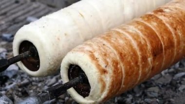 (Görüntüleri 5 ızgarada hazırlanan Kurtoskalacs)