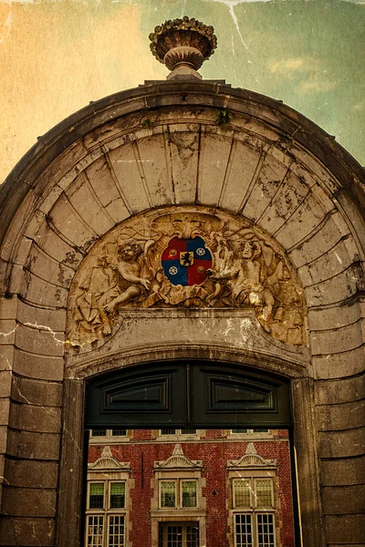 Alte Postkarte mit architektonischen Details an einem historischen Gebäude — Stockfoto