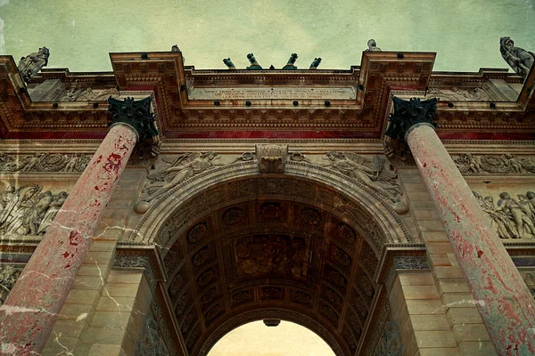 Foto antiga com detalhes arquitetônicos no Arco do Triunfo do Carro — Fotografia de Stock
