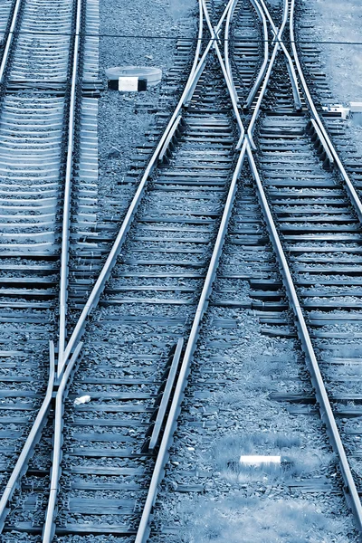 Giunto ferroviario su sfondo blu 2 — Foto Stock