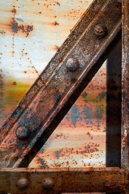 Paslı metal yapı 1