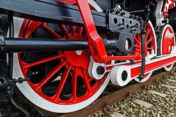 Detail en close-up van enorme wielen op een oude Duitse stoom locom — Stockfoto